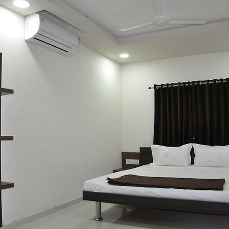 Shivdhara Hotel & Residence Rajkot Ngoại thất bức ảnh