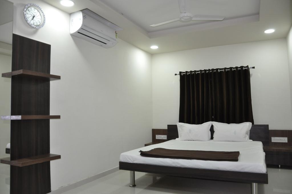Shivdhara Hotel & Residence Rajkot Ngoại thất bức ảnh